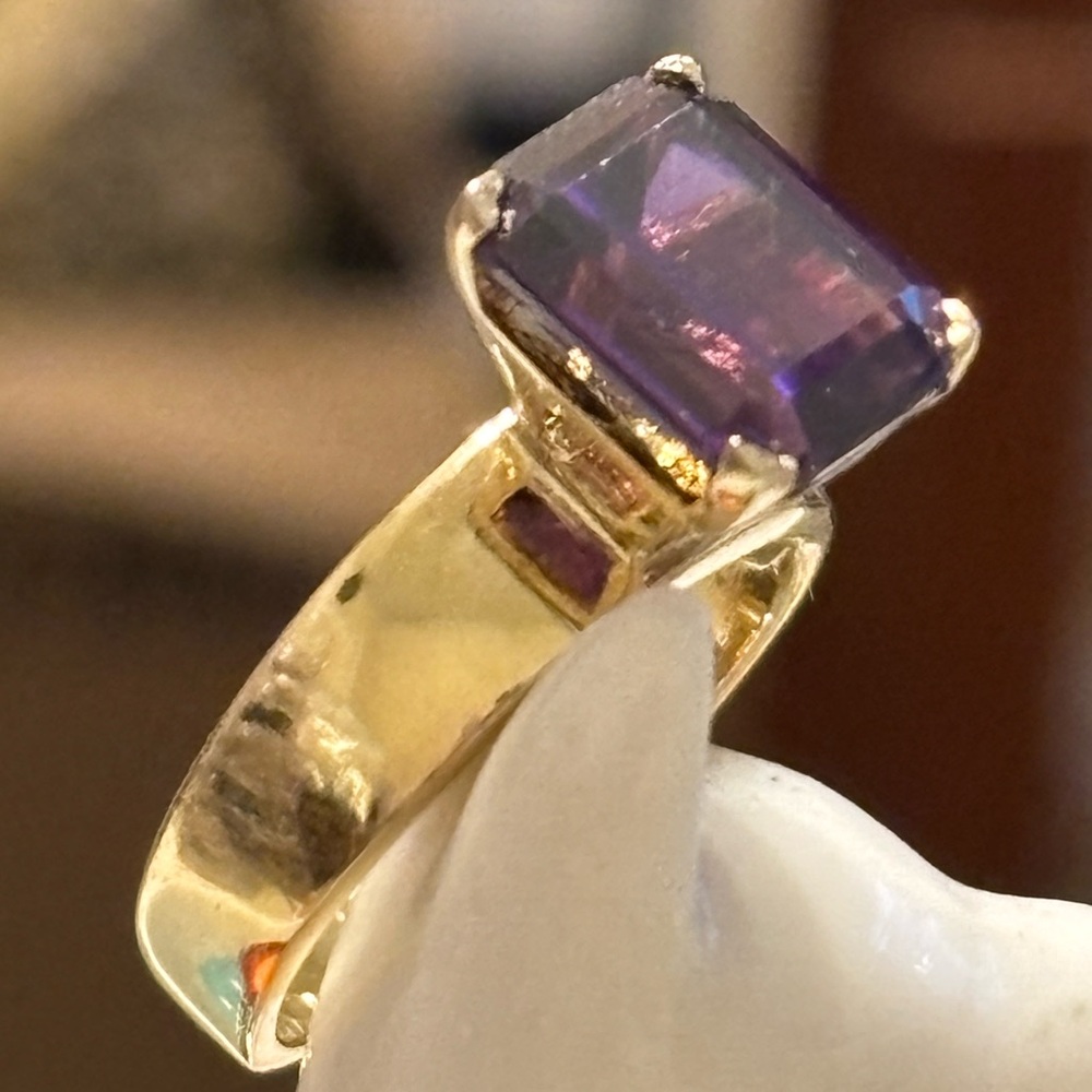 💍 Vintage Gemstone Ring